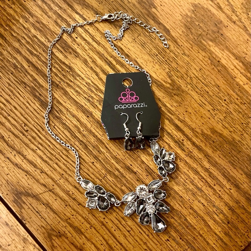 Paparazzi Necklace & Earrings silver with black jewels NWT